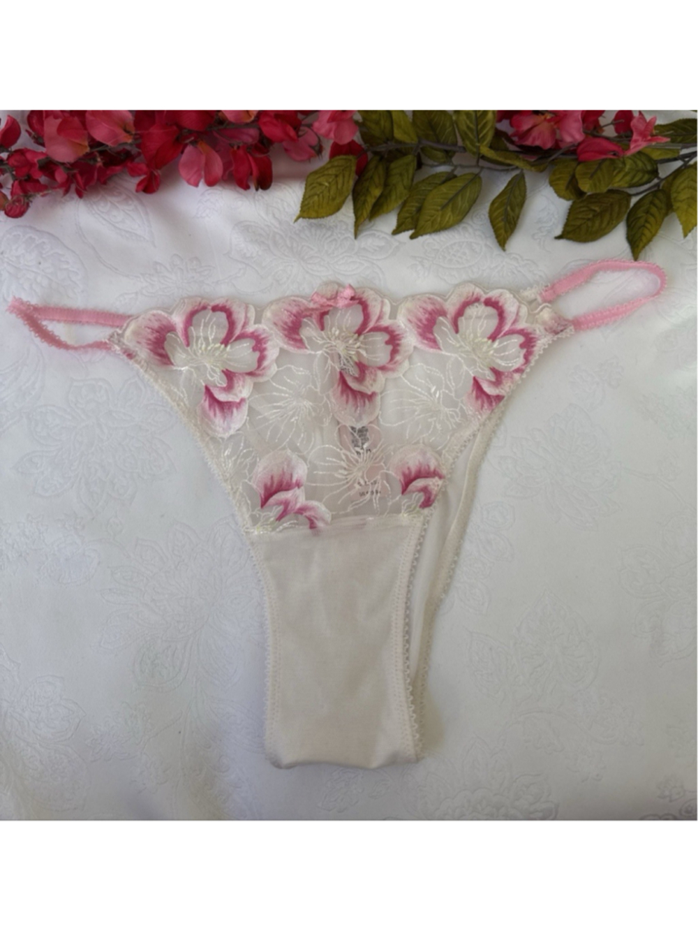 VICTORIA'S SECRET XL PINK IVORY LACE EMBROIDERED BRAZILIAN THONG SPANTIES $30